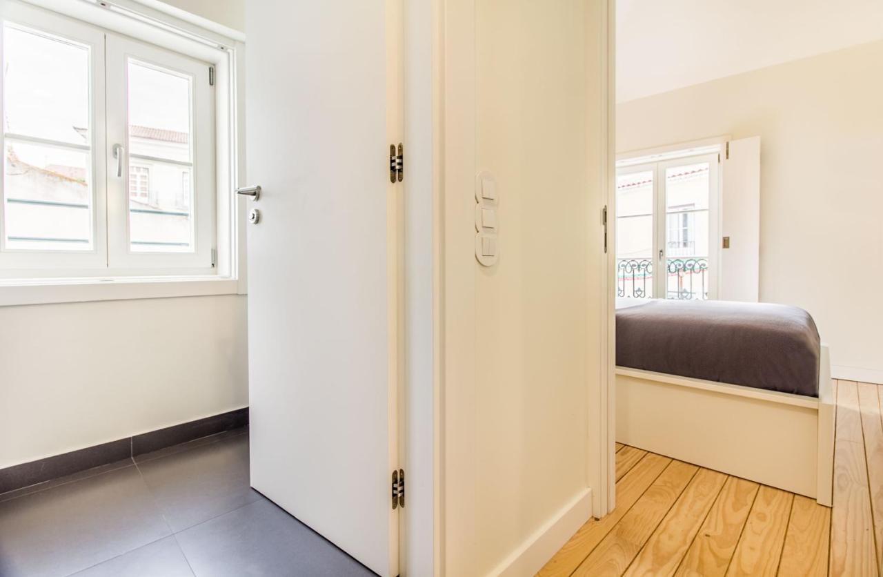 Design Apartment In Typical Alfama Lisbon Exterior photo
